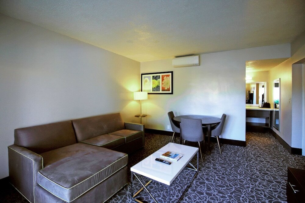 Фото El Sendero Inn, Ascend Hotel Collection