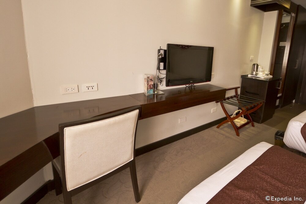 Фото Castle Peak Hotel