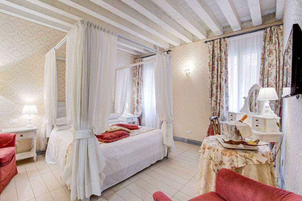 Фото Hotel Antiche Figure