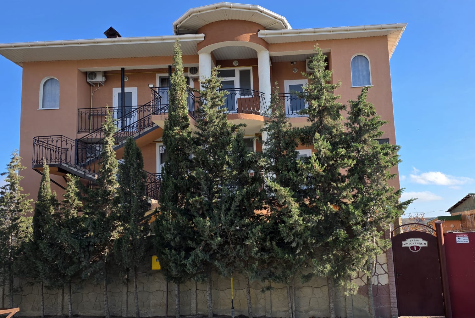 Фото отеля 2