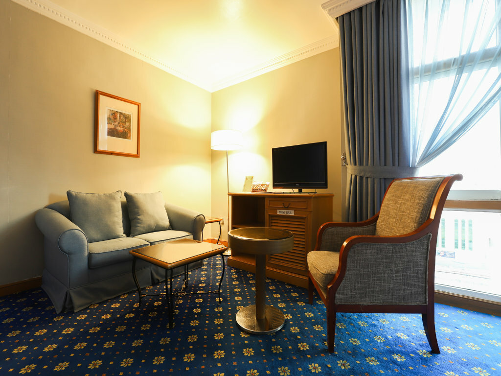 Фото Oyo 328 City Plaza Hotel