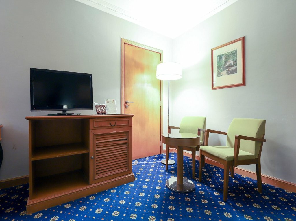 Фото Oyo 328 City Plaza Hotel