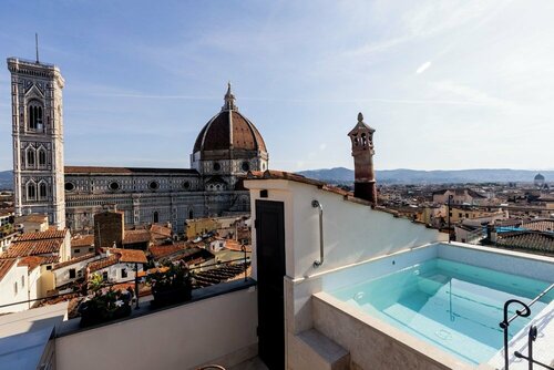 Donati Luxury Tower Suites