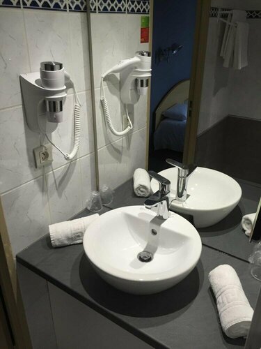 Гостиница Brit Hotel Confort Nevers Centre Gare в Невере