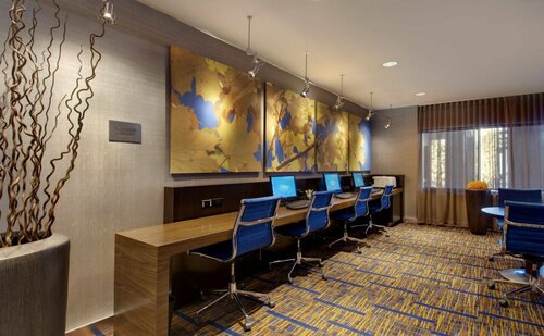 Гостиница Courtyard Madison East в Сан Прейри