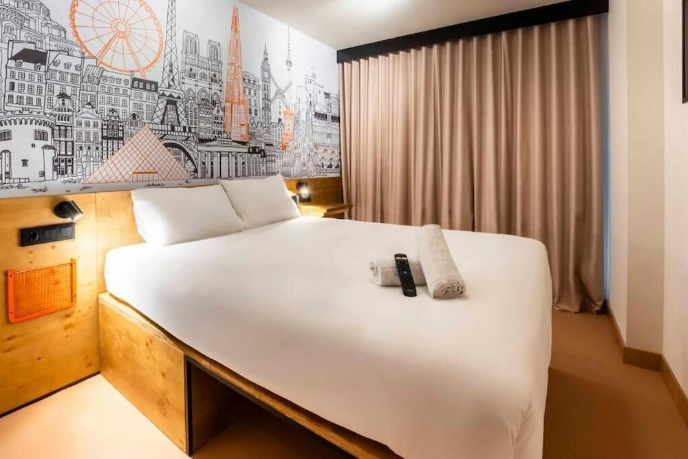 Фото EasyHotel Barcelona La Sagrera