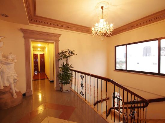 Фото The Spring Hotel