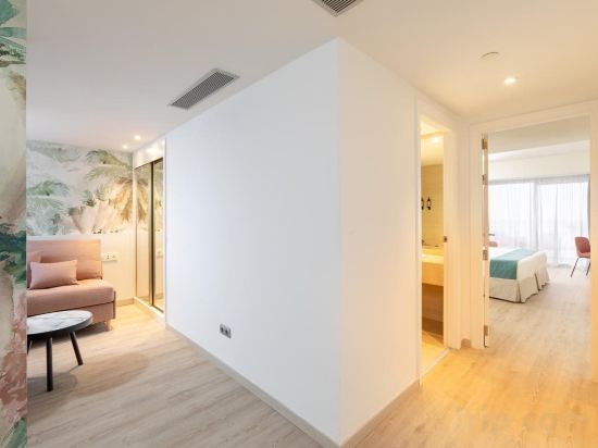 Фото Hotel Cristina by Tigotan Las Palmas - Adults Only