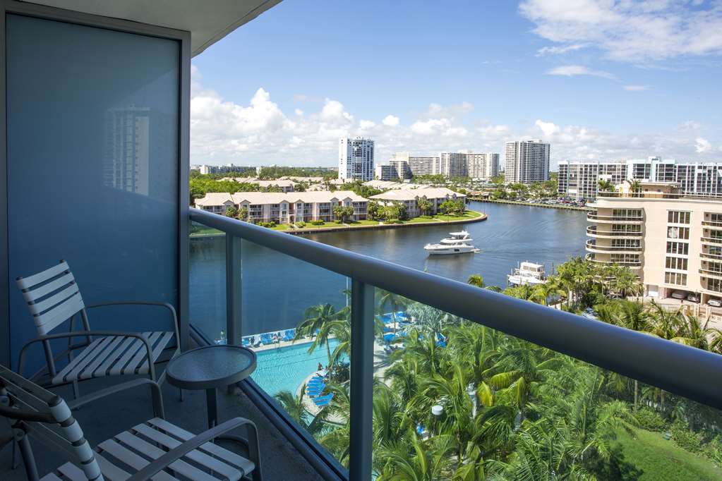 Фото DoubleTree Resort by Hilton Hollywood Beach