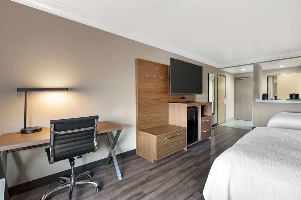 Фото Best Western Plus Newport Mesa Inn