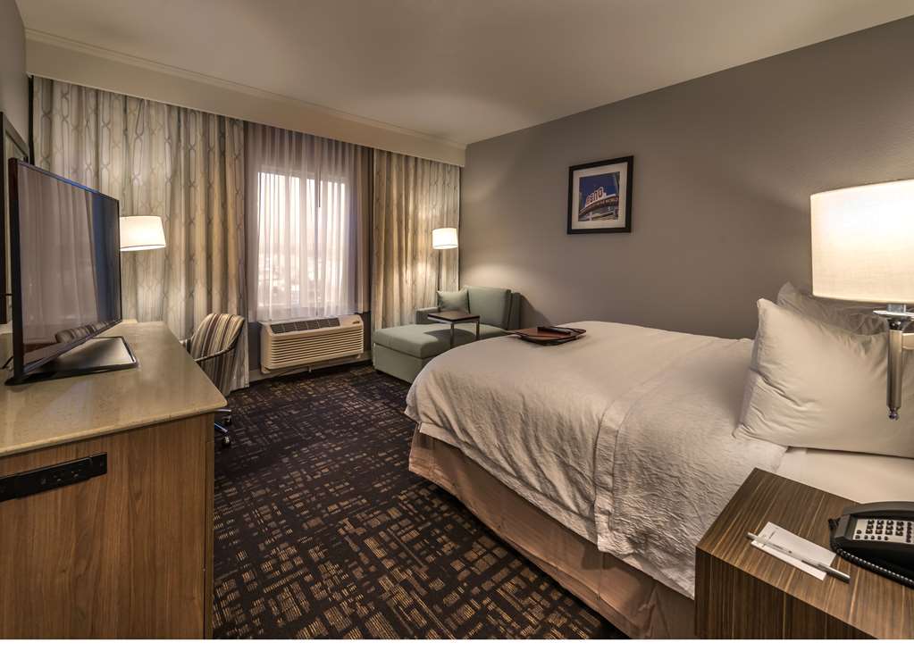 Фото Hampton Inn & Suites Reno West