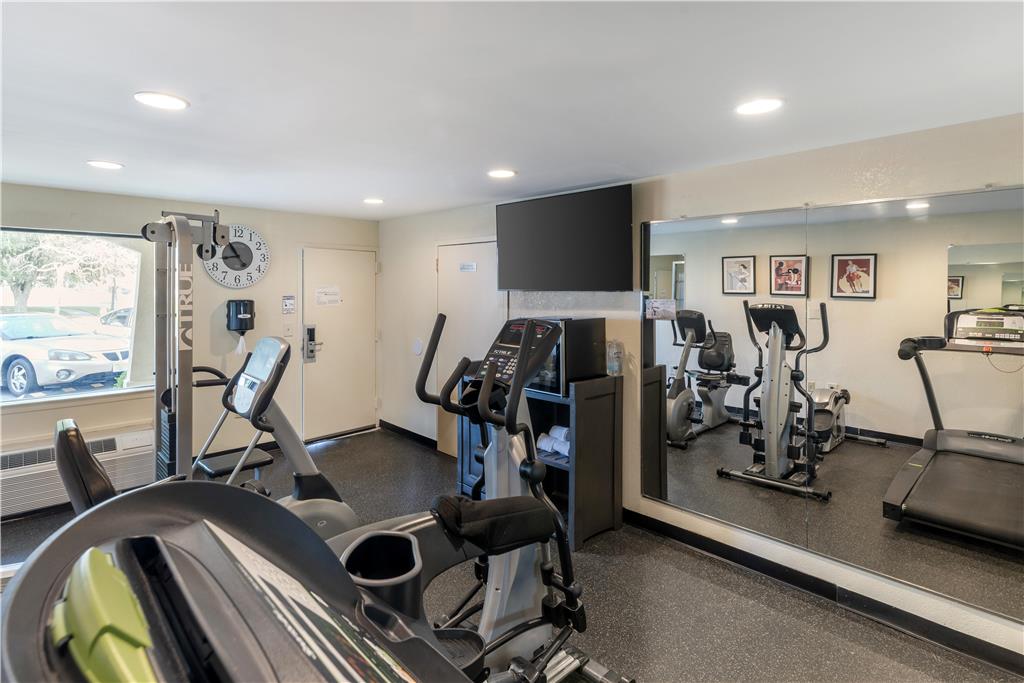 Фото SureStay Hotel by Best Western East Brunswick