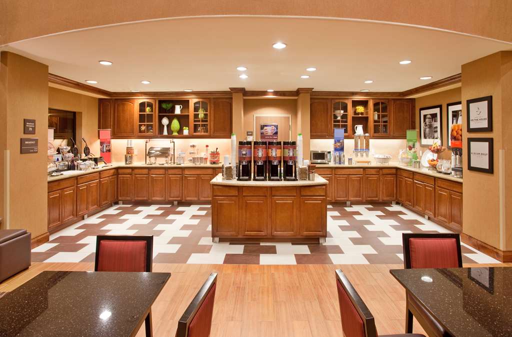 Фото Hampton Inn And Suites Hemet