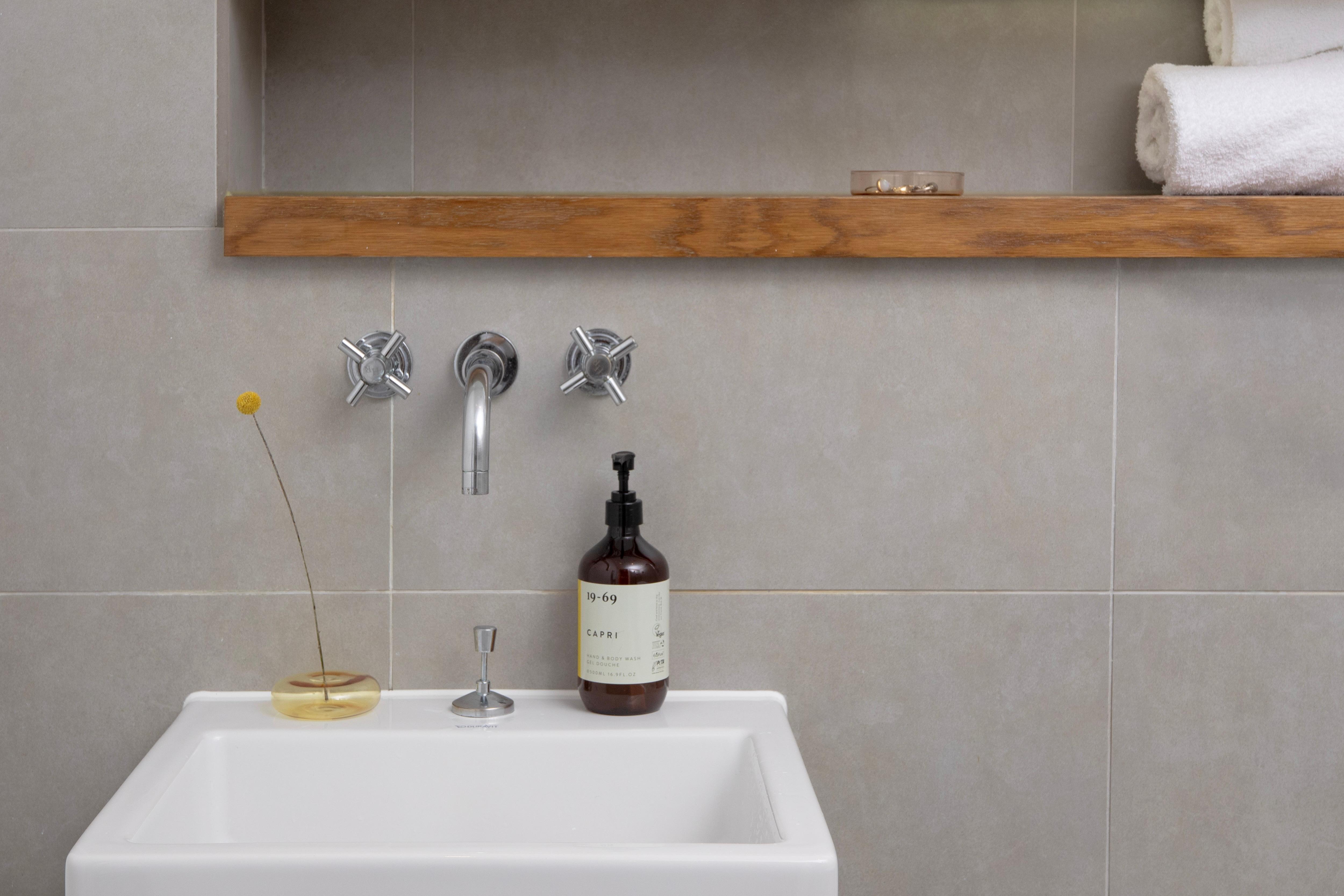 Фото Bob W Tower Hill Studios