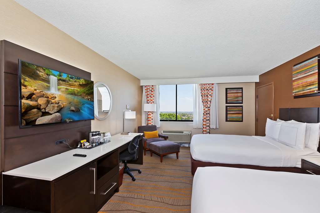 Фото Doubletree by Hilton Whittier Los Angeles