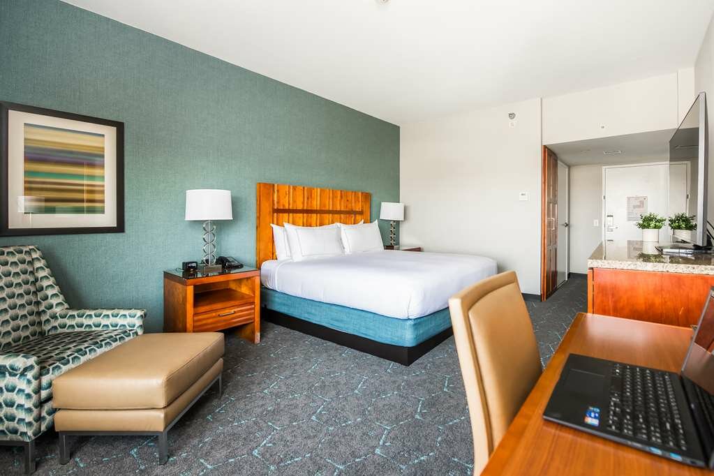 Фото DoubleTree by Hilton Carson