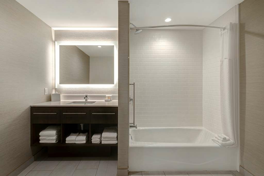 Фото Home2Suites by Hilton Anaheim Resort