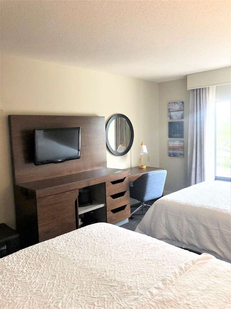 Фото Hampton Inn & Suites Norfolk-Airport