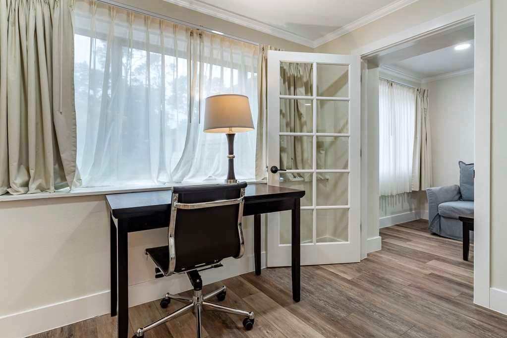 Фото Best Western Carmel's Town House Lodge