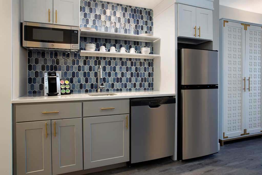 Фото Fenwick Shores, Tapestry Collection by Hilton