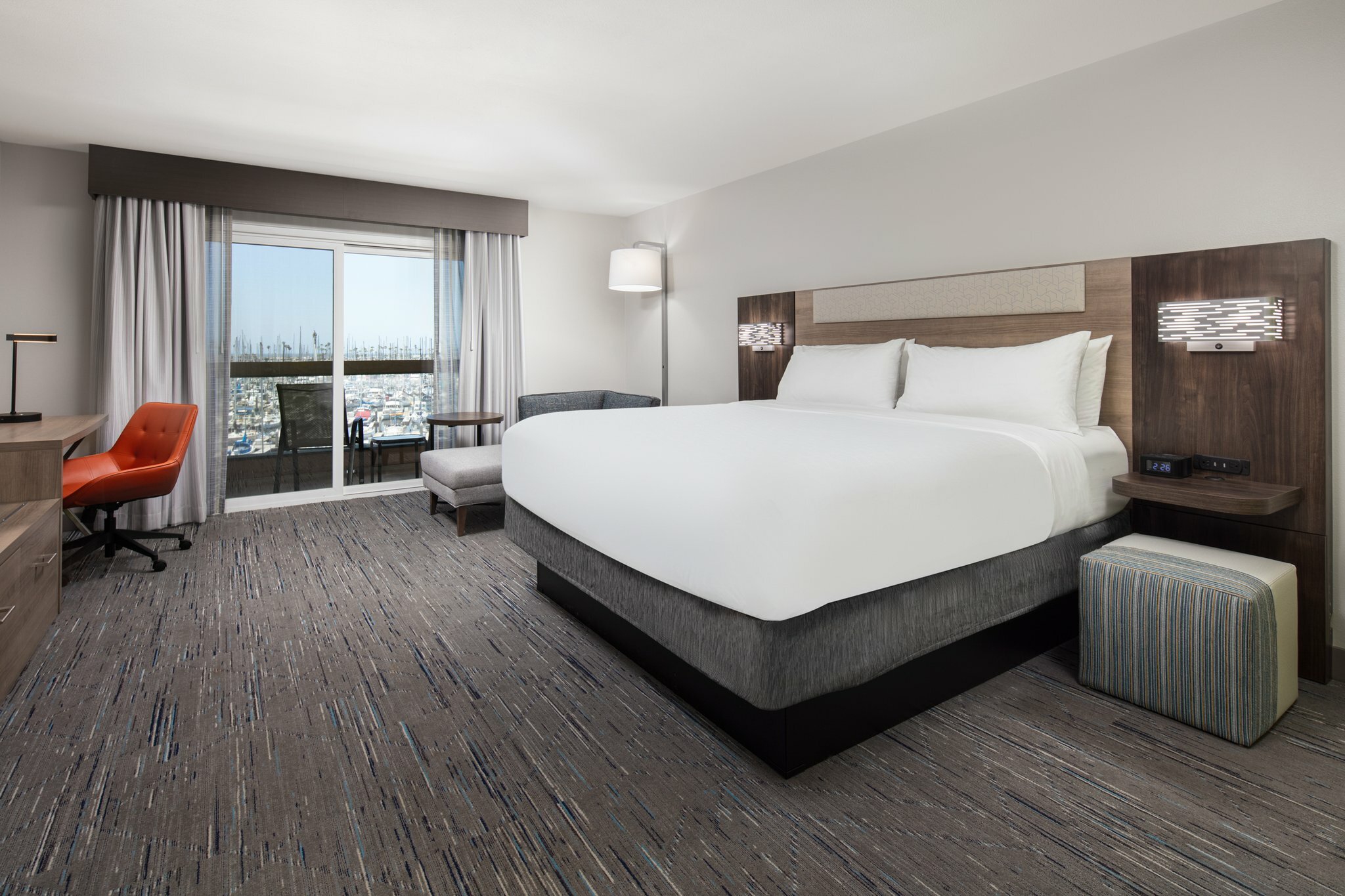 Фото Holiday Inn Express Hotel & Suites Ventura, an Ihg Hotel