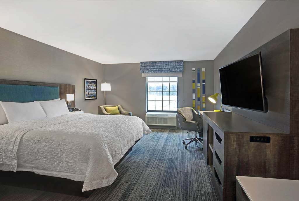 Фото Hampton Inn Westfield