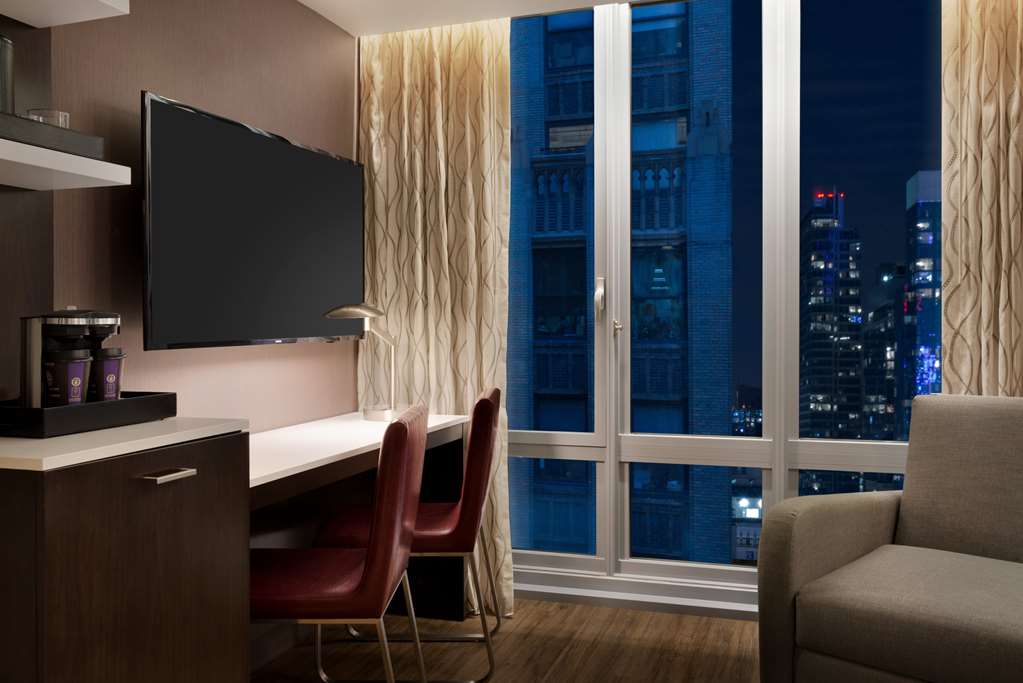 Фото Embassy Suites by Hilton New York Manhattan Times Square