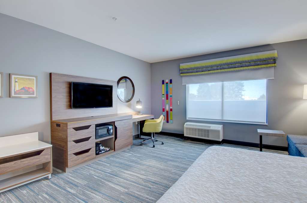 Фото Hampton Inn & Suites Portland West