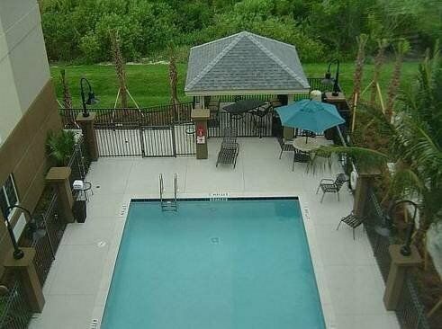 Гостиница Candlewood Suites Fort Myers Sanibel Gateway, an Ihg Hotel в Форте Майерсе