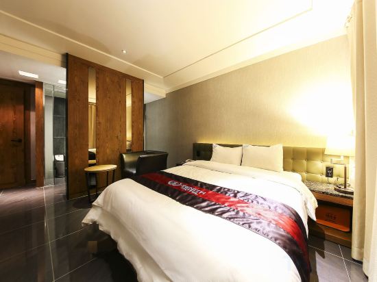 Фото Zenith Hotel