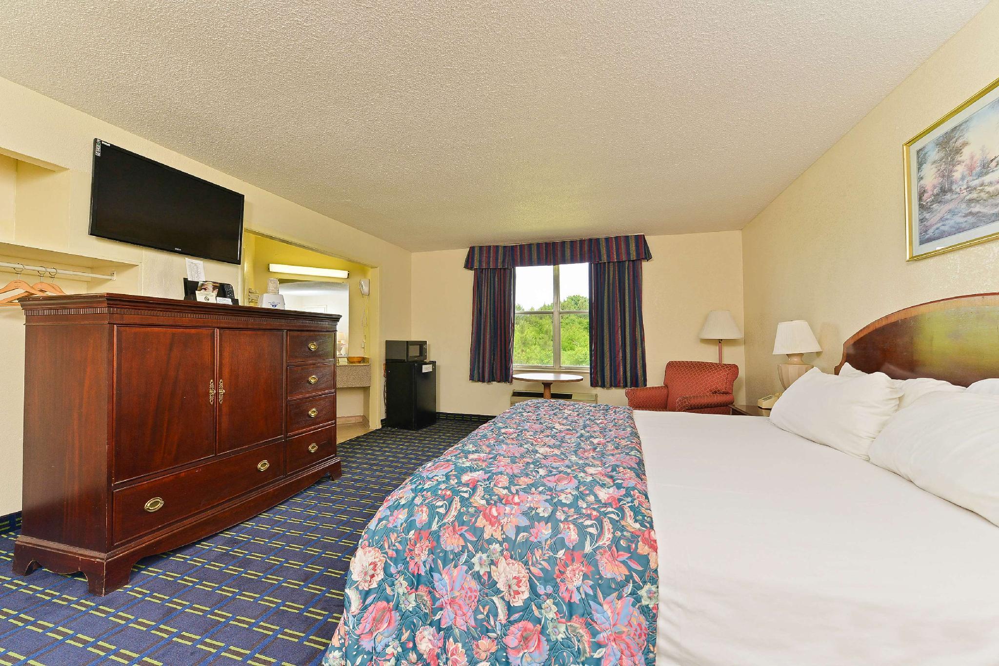 Фото Americas Best Value Inn & Suites South Boston
