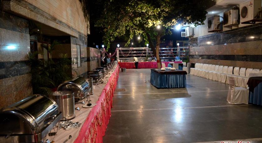 Фото Hotel Basera Brij Bhoomi