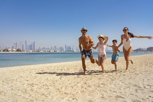 Внешний вид отеля Th8 Palm Dubai Beach Resort by IHG Dubai в Пальме Джумейре, фото 4