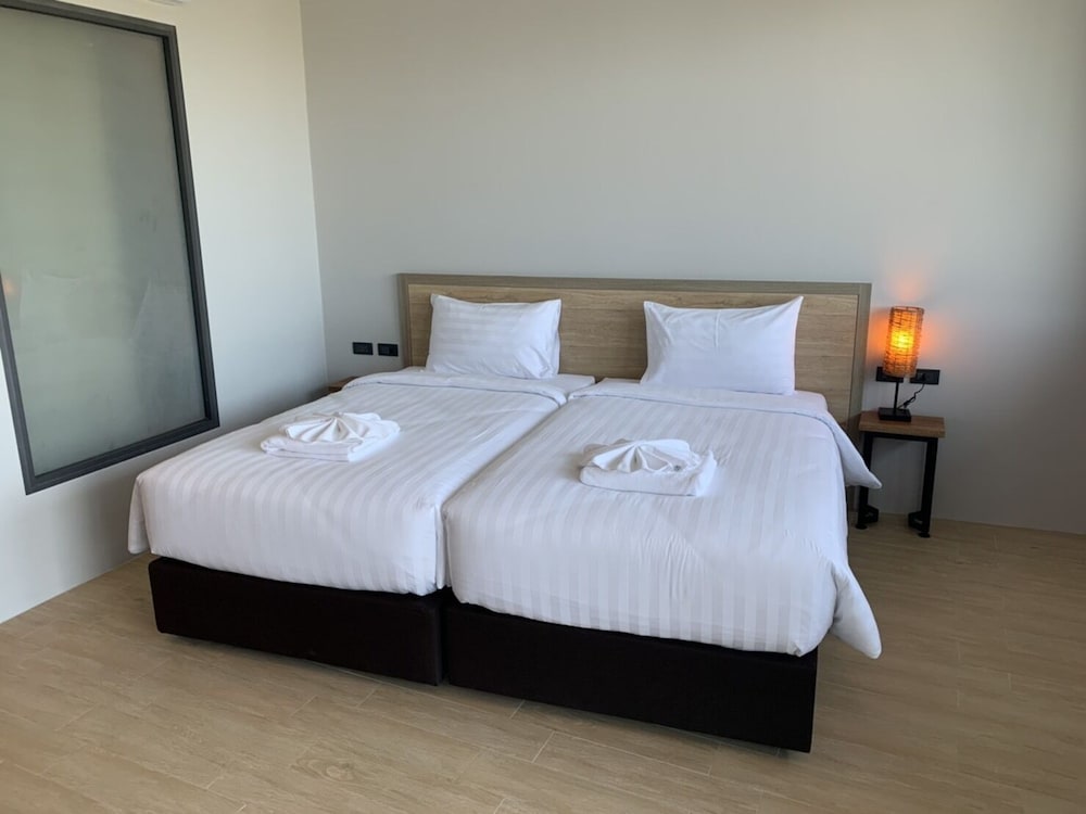 Фото Atom Phuket Hotel