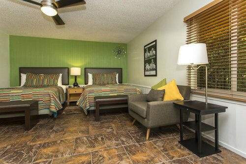 Внешний вид отеля Desert Riviera Hotel в Палм-Спрингс, фото 4