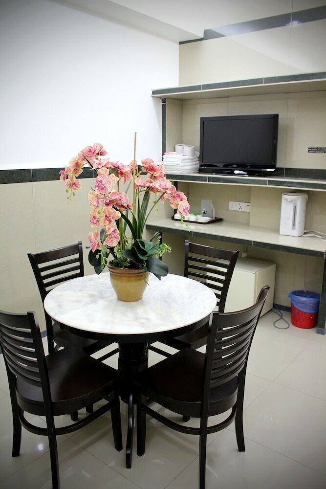 Фото Burmahtel - Hostel