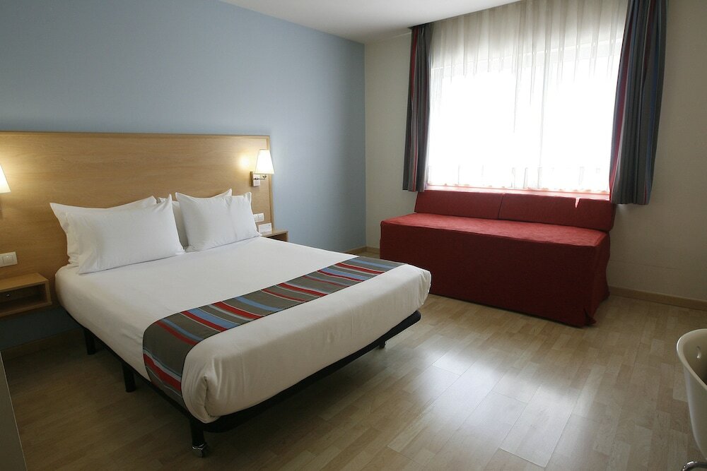 Фото Travelodge Madrid Metropolitano