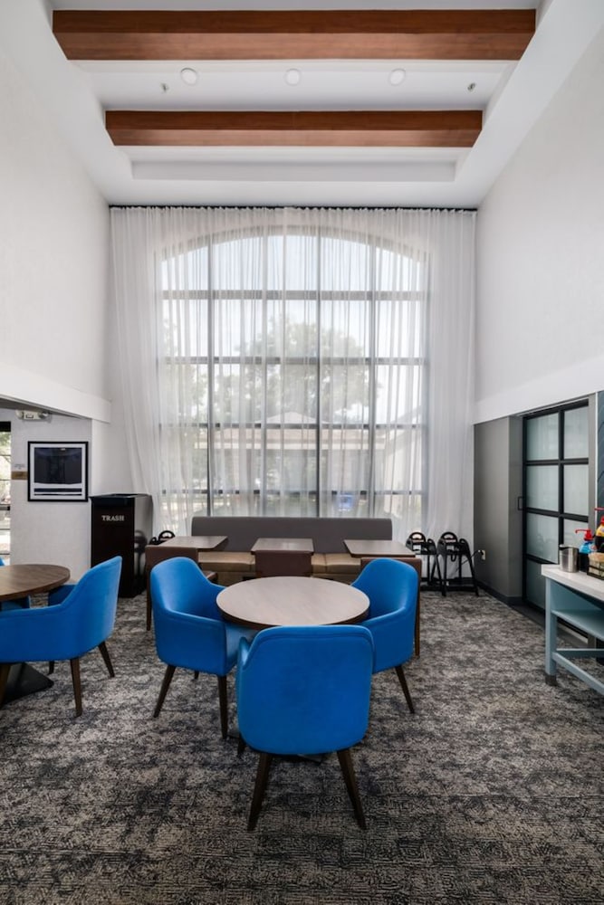 Фото Staybridge Suites Madison East, an Ihg Hotel