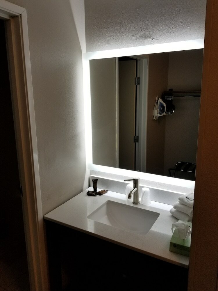 Фото Wingate by Wyndham Great Falls