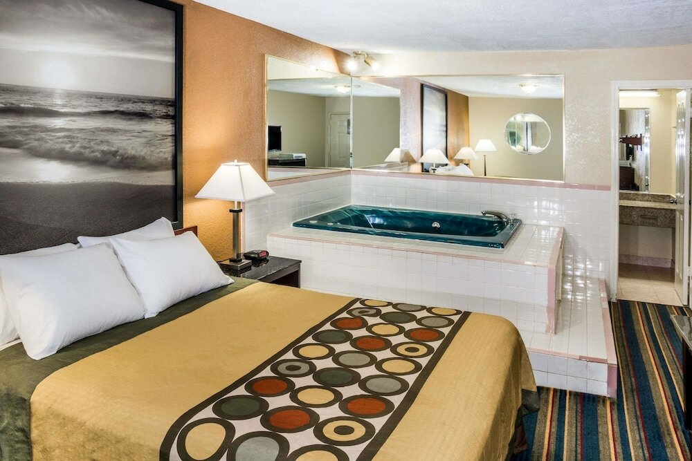 Фото Super 8 by Wyndham Houston West Katy