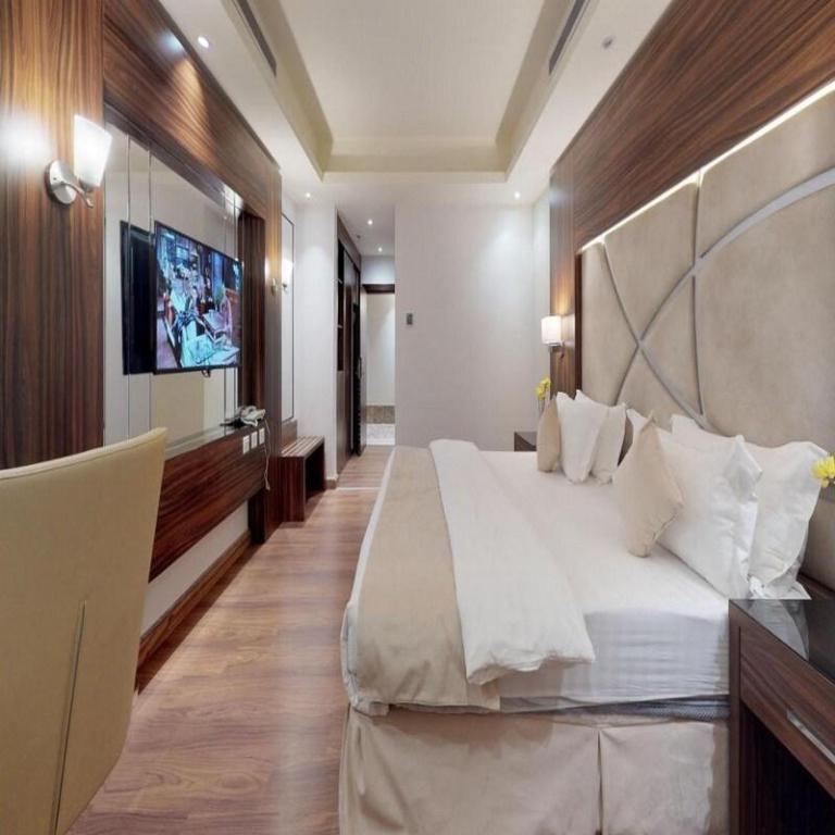 Фото Ebreez Grand Hotel