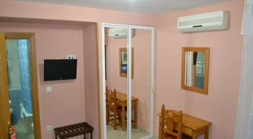 Гостиница Hostal Al-Qazeres в Касересе