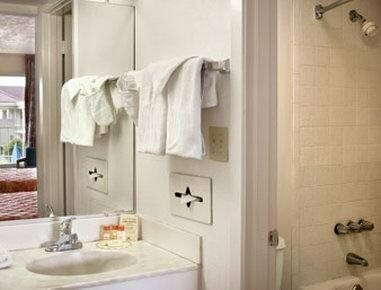 Гостиница Clarion Inn в Ламбертоне