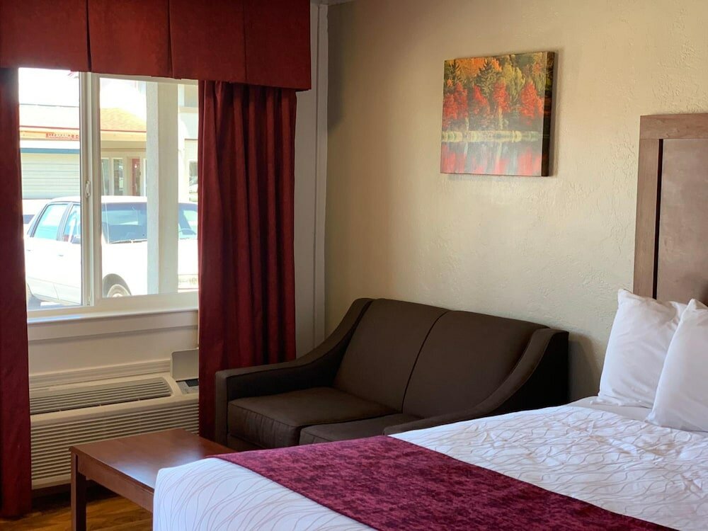 Фото Red Carpet Inn Medford