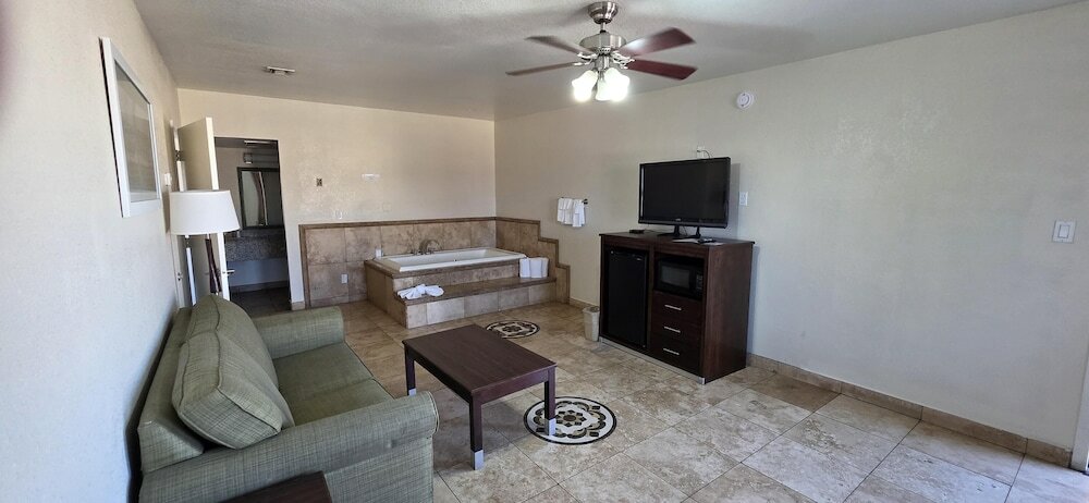 Фото Quality Inn & Suites near Downtown Mesa