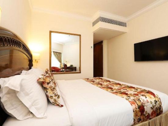 Фото Hotel The Royal Plaza