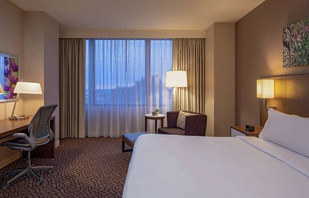 Фото Hilton Garden Inn Downtown Dallas