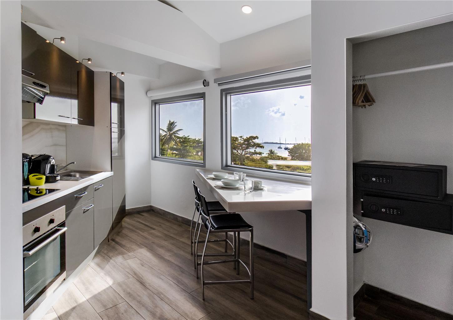 Фото Commodore Suites