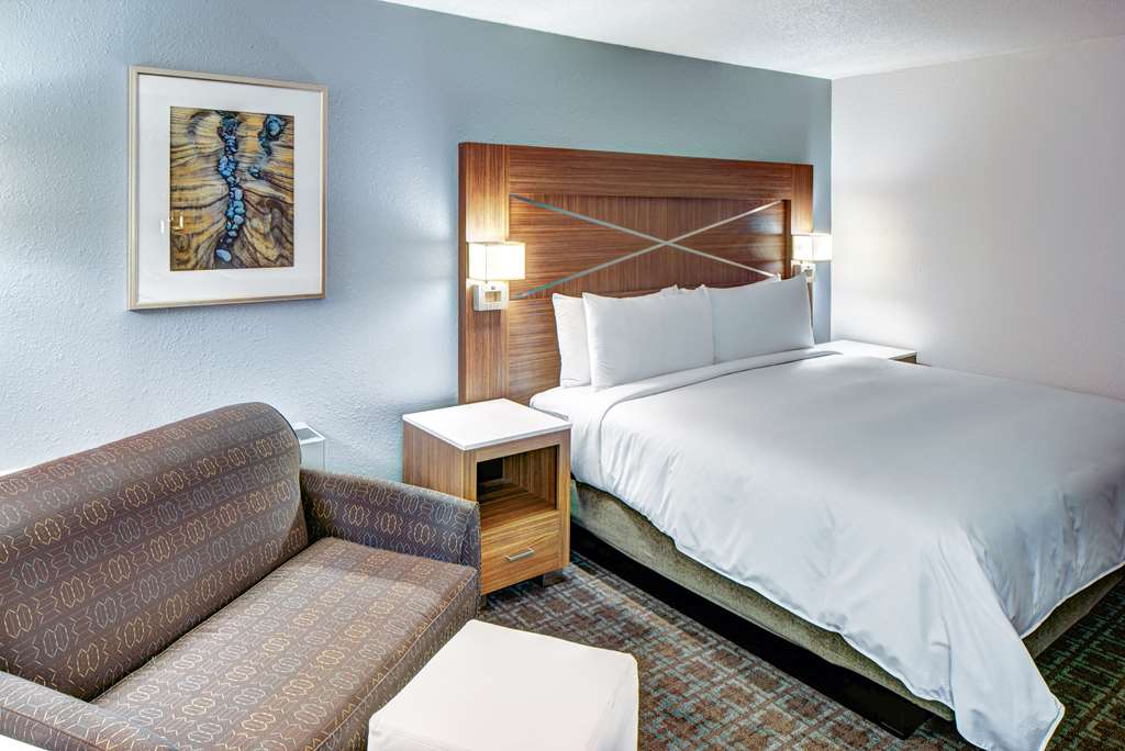 Фото DoubleTree by Hilton Milwaukee Downtown