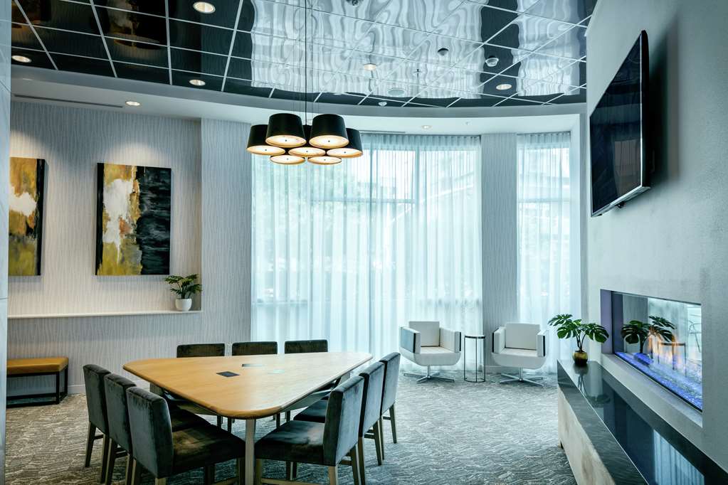 Фото Hilton Garden Inn Seattle Bellevue Downtown, Wa